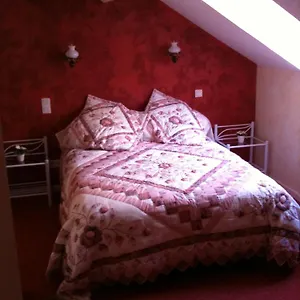 https://au-pied-du-chateau-lourdes.midi-pyreneeshotels.com